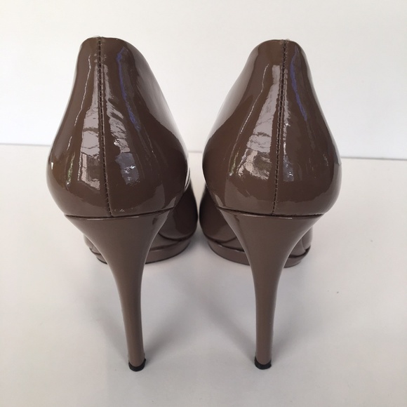 B Brian Atwood Nude Patent Pumps - Picture 4 of 6